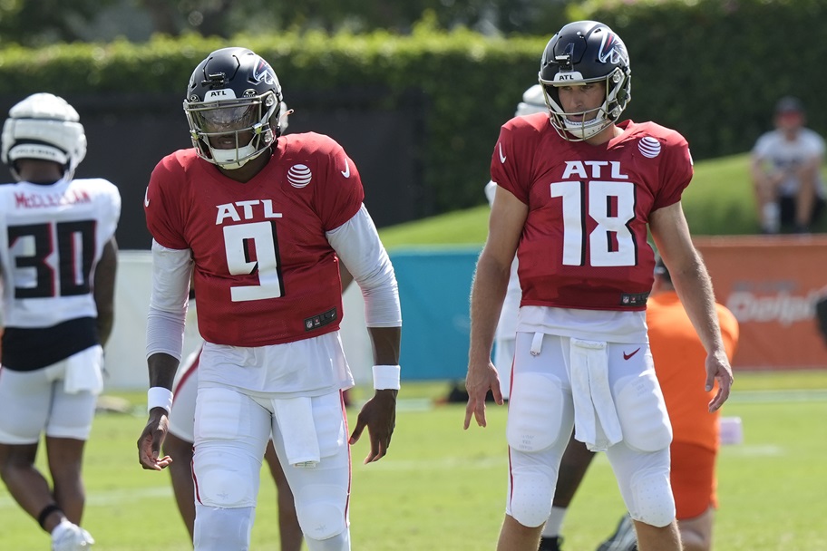 Atlanta quarterbacks Kirk Cousins and Michael Penix Jr. practice for the Falcons.
