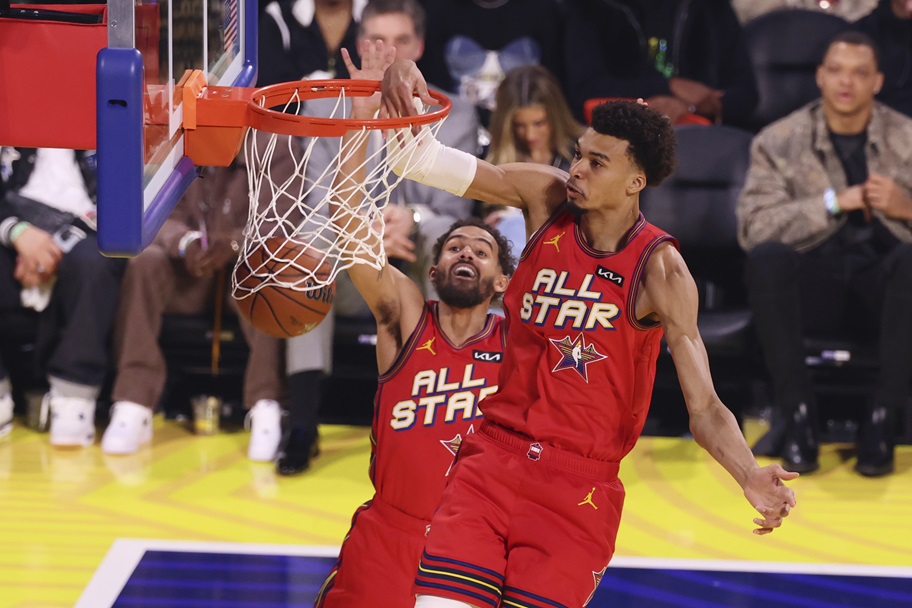 Victor Wembanyama dunks the ball during the NBA All-Star Game.